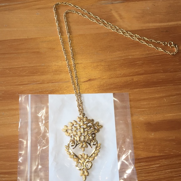 Long Decorative Necklace  - Costume gold - Picture 2 of 8